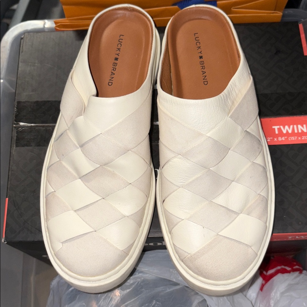 *Lucky Brand Women's Woven Cream Mules